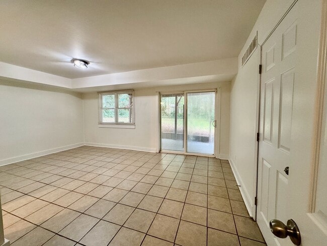 Building Photo - 508 Landers Dr SW