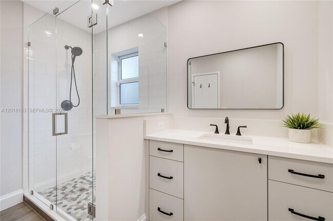 Building Photo - 2309 Desota Dr