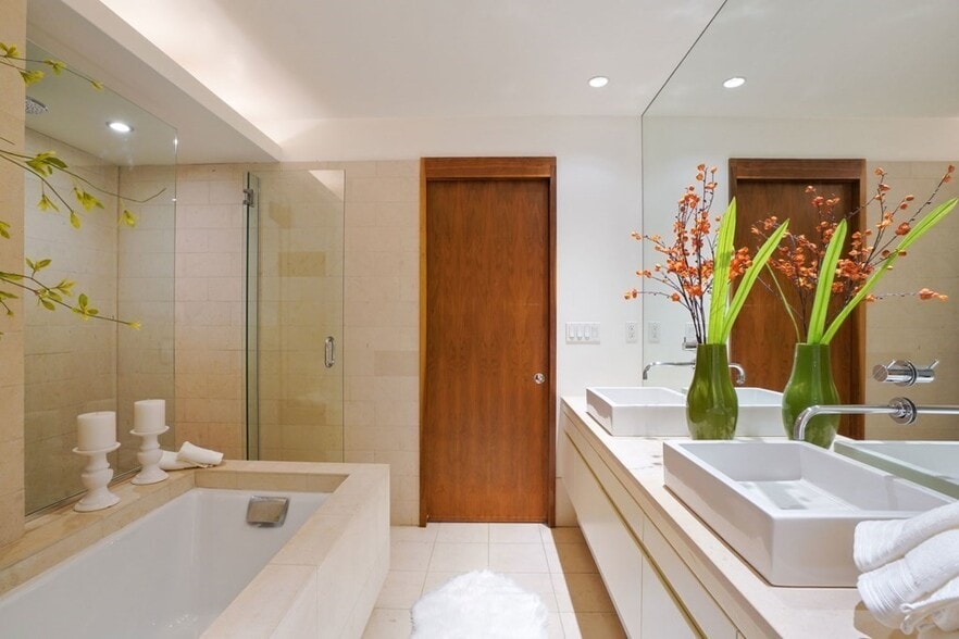 Building Photo - 132 Commonwealth Ave