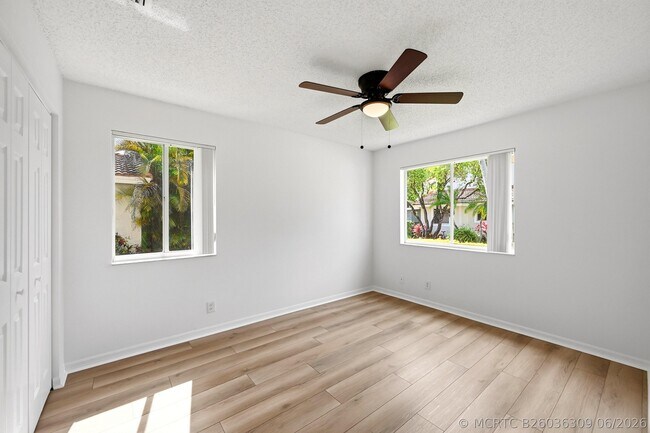 Building Photo - 7618 Pinewalk Dr S