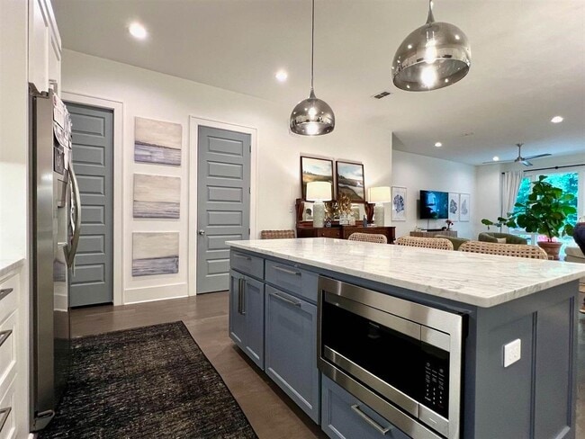 Building Photo - 1543 Pine St