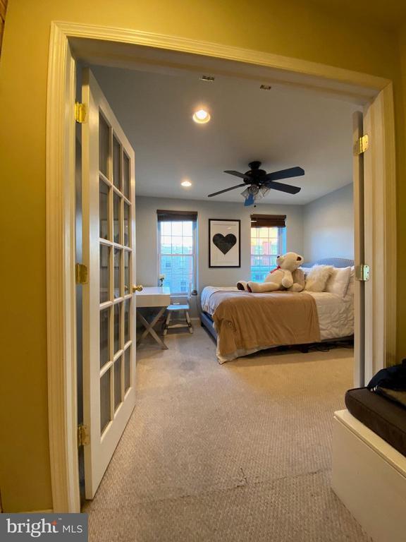 Building Photo - 1444 S Charles St