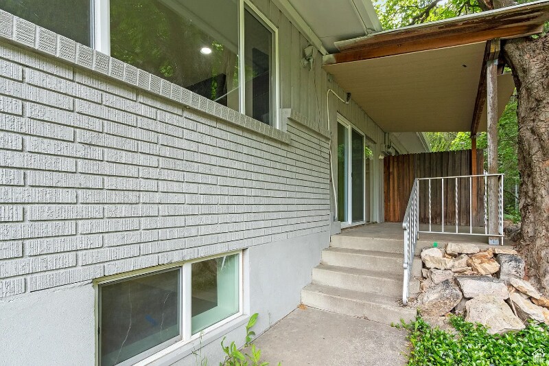 Building Photo - 208 Ogden Canyon Rd