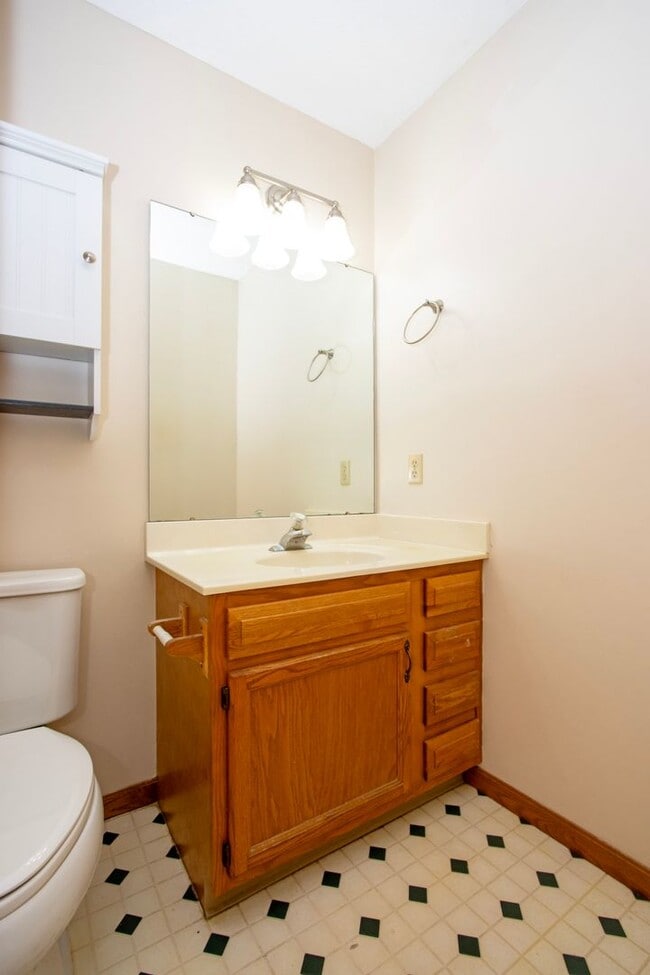 Building Photo - Two Bedroom Apartment