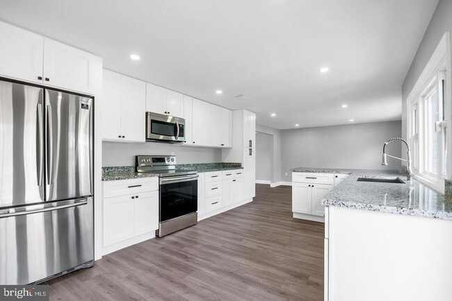Building Photo - 12404 Surrey Cir Dr