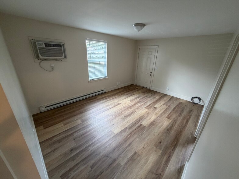 Building Photo - 1212 Sioux Terrace