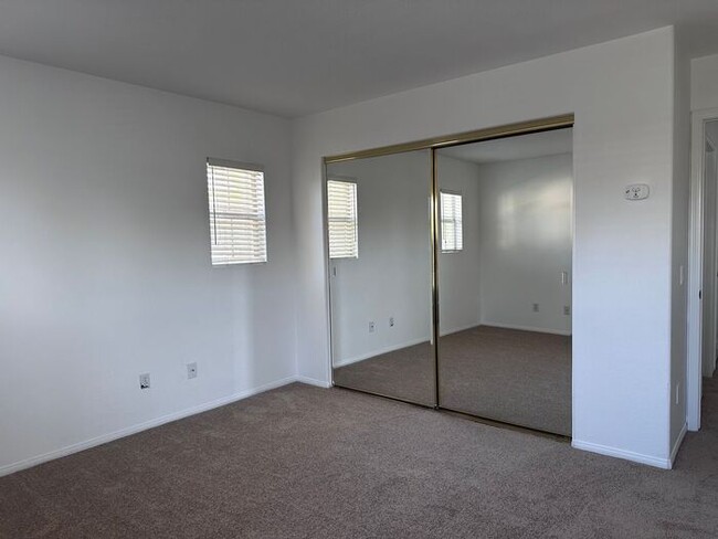 Building Photo - Situated In a Quiet Community Of Santa Cla...