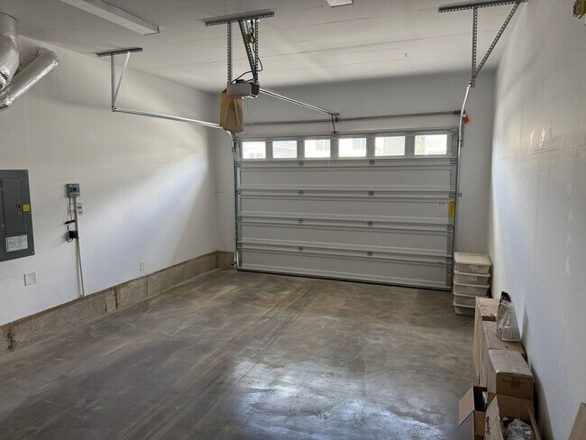 Building Photo - 9627 NE 29th Ave
