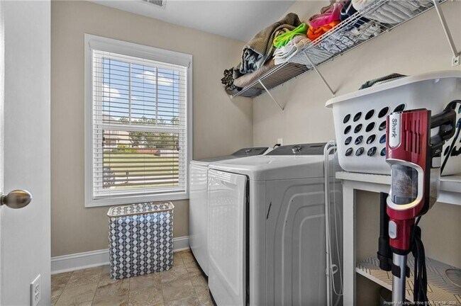 Building Photo - 789 Equestrian Way