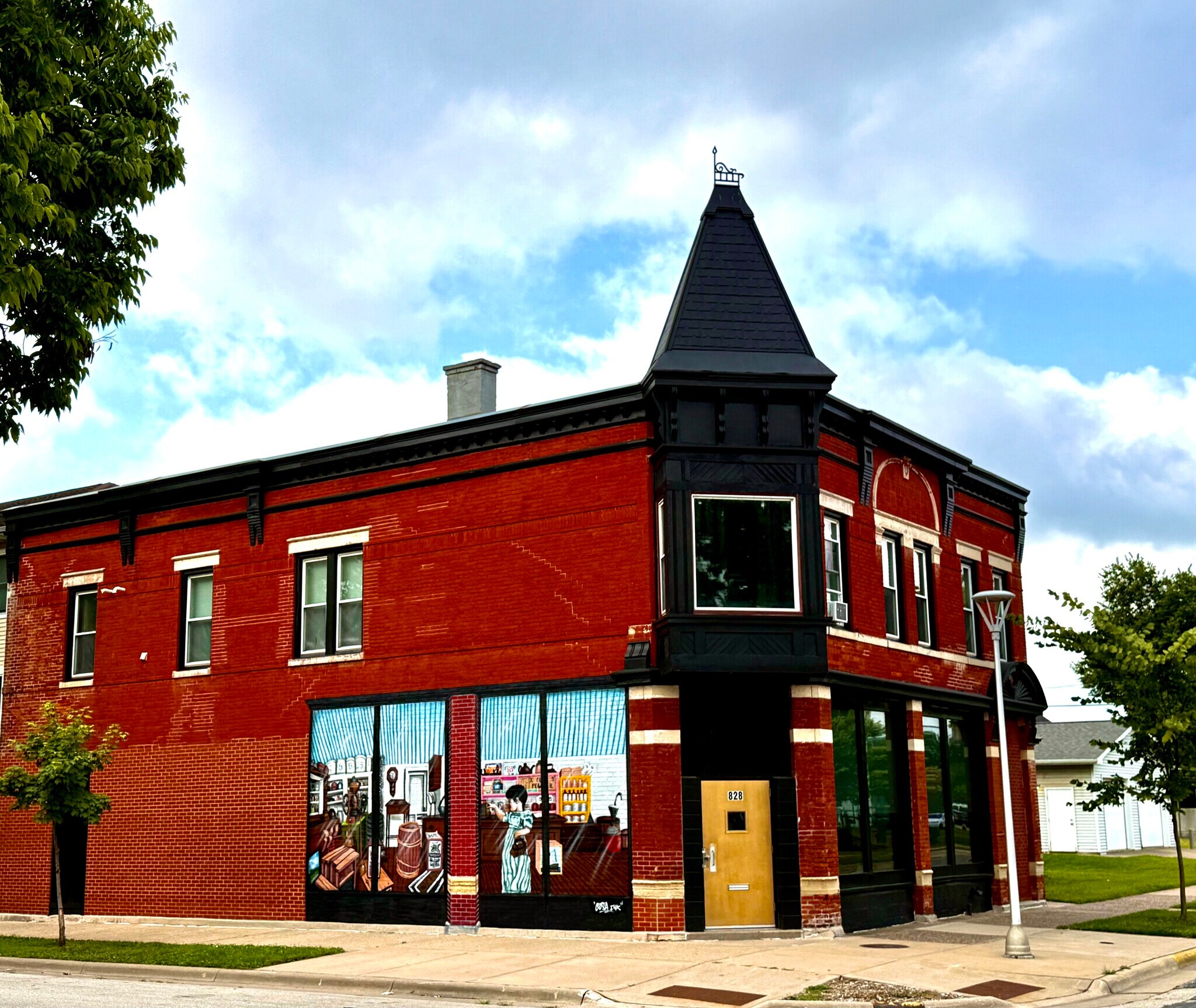 Building Photo - 830 Vine St