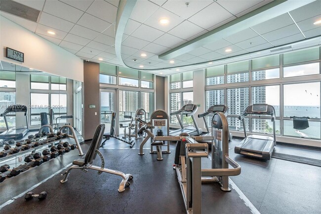 Building Photo - 300 S Biscayne Blvd