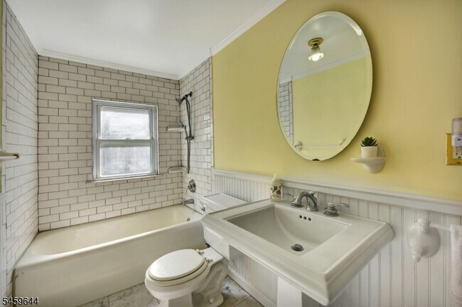 Building Photo - 509 Farview St