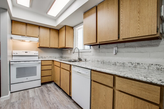 Building Photo - 3202 S Clinton Ave