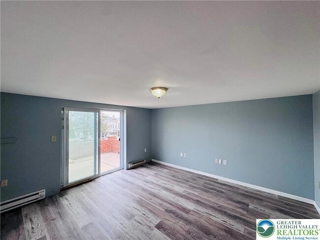 Building Photo - 402 S Bradford St