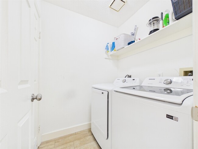 Building Photo - 1210 Berkeley Lake Ln