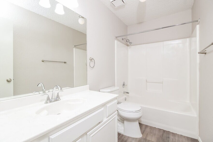 Building Photo - 7900 Flowertree Ct