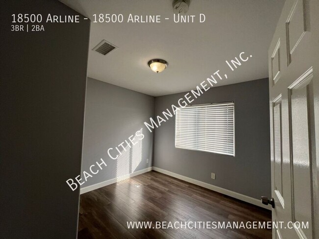 Building Photo - Remodeled 3 Bed, 2.5 Bath Town Home with A...