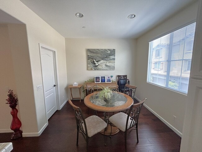 Building Photo - 17871 Shady View Dr