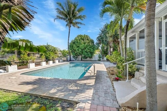 Building Photo - 1771 NE 35th St