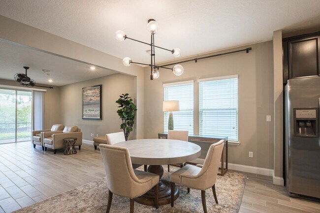 Building Photo - Stunning Home in Desirable Neighborhood