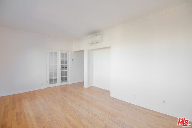 Building Photo - 1201 N Crescent Heights Blvd