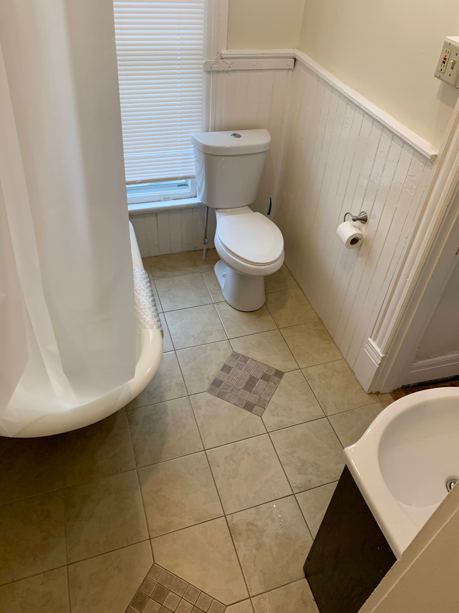 Bath 1 - 2110 Rivermont Ave