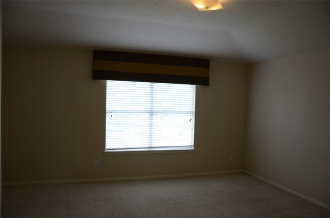 Building Photo - 2507 Pembroke Springs