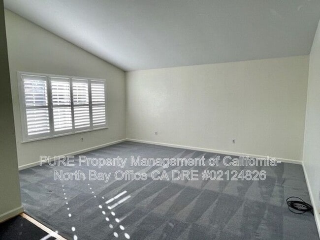 Building Photo - 211 Ridgeview Dr