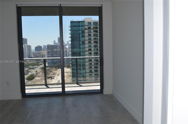 Building Photo - 121 NE 34th St