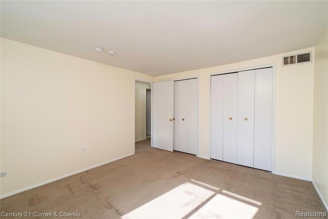 Building Photo - 44543 Savery Dr