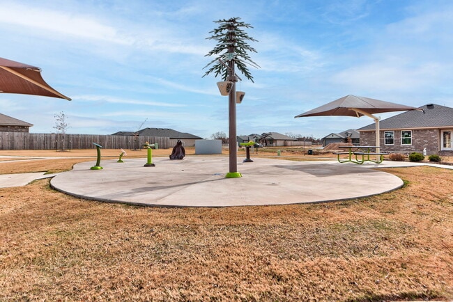 Building Photo - 323 Woodrock St