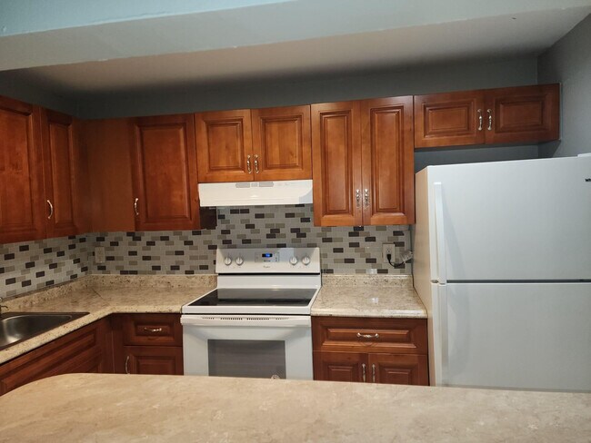 Building Photo - 4174 Inverrary Dr