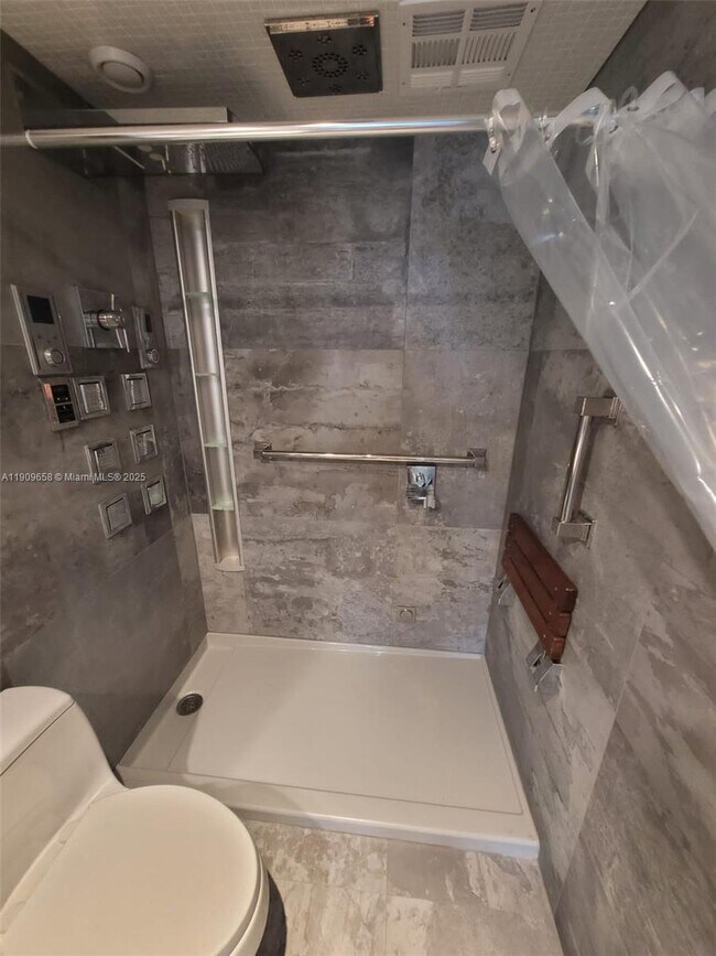 Building Photo - 3301 NE 5th Ave