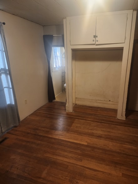 Building Photo - 308 N Miles Ave