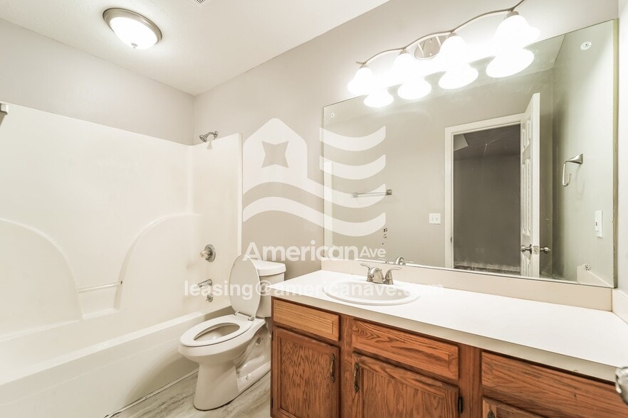 Building Photo - 2032 Red Oak Dr