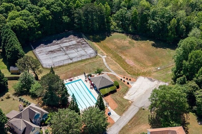 Building Photo - 379 Beech Hollow Trail SW
