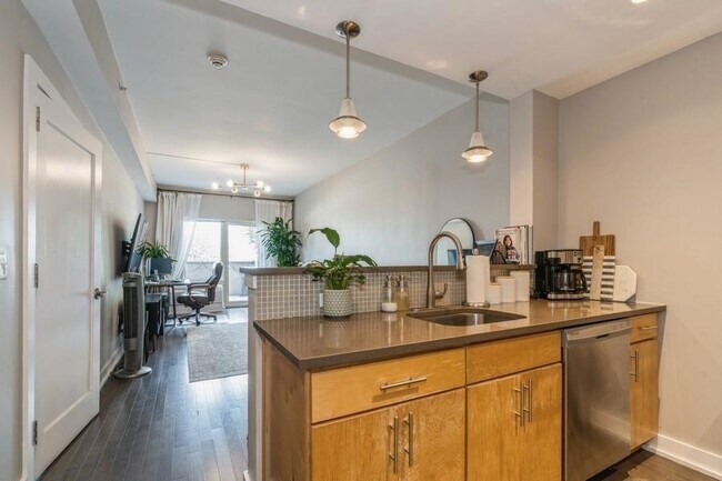 Building Photo - 3312 Hudson Ave