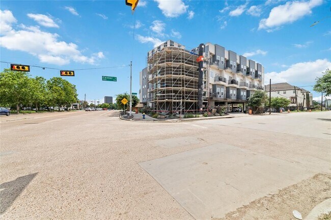 Building Photo - 1011 Studemont St