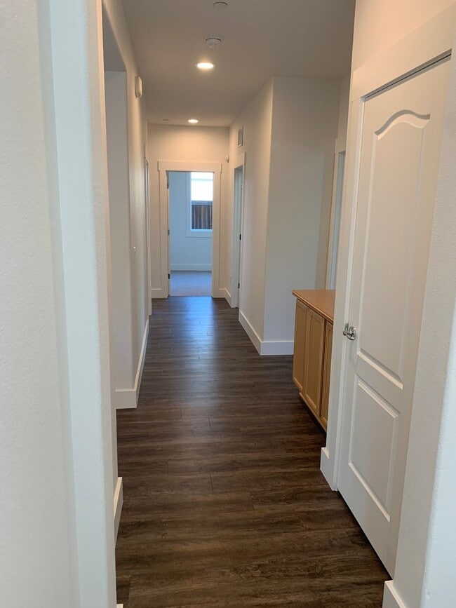 Building Photo - Beautiful Single Story Brentwood Home