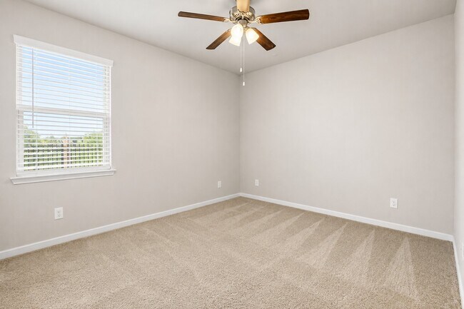 Building Photo - 101 Eliana Shores Dr