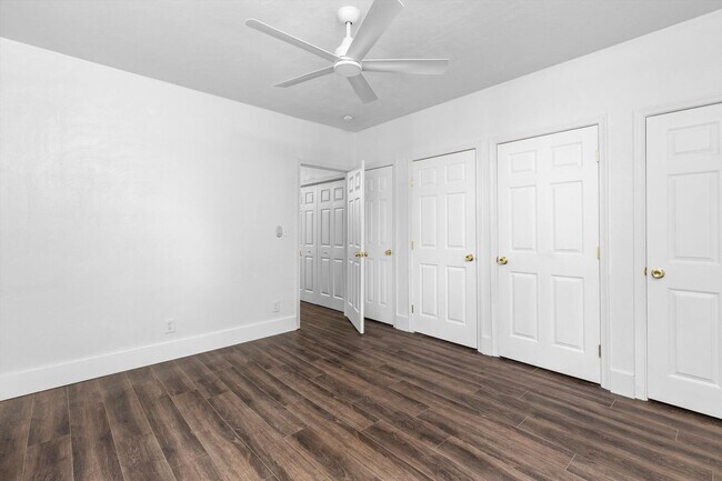 Building Photo - Where Vintage Vibes Meet Modern Mojo—Rent This Rare Historic 4BR/2BA Duplex in Norfolk’s Park Place