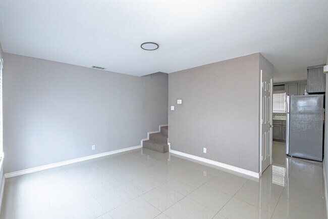 Building Photo - 1001 Castle Heights Dr