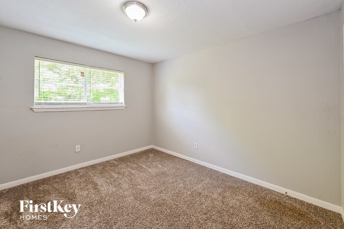 Building Photo - 15827 Pine Mountain Dr