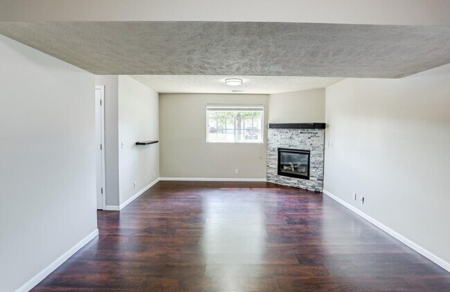 Building Photo - 10711 S 25th Ave