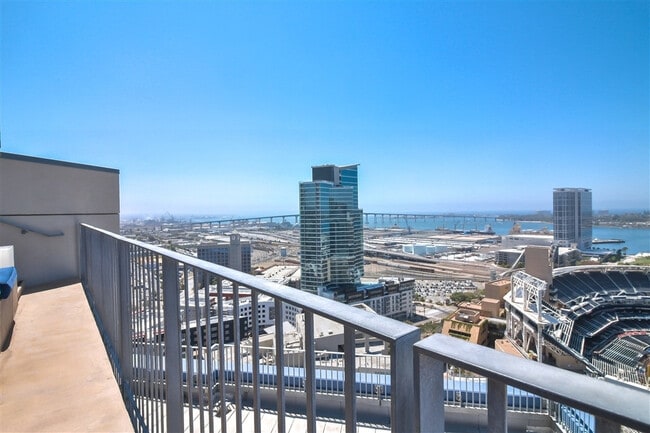 Building Photo - East Village 13th floor condo with panoramic views