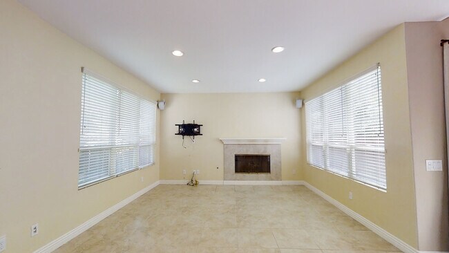 Building Photo - 3724 Strata Dr