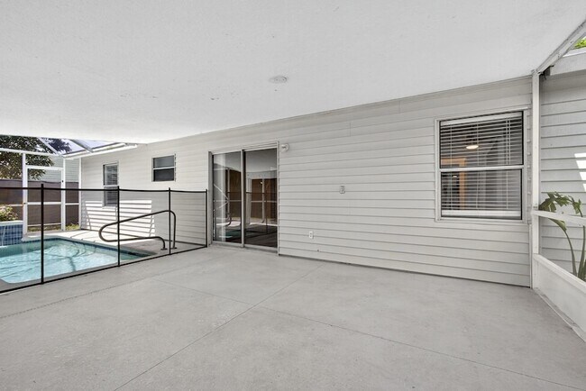 Building Photo - 5058 Canal Cir E