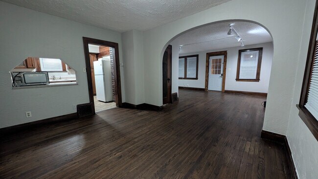 Building Photo - Newly Renovated 3-Bedroom Apartment in Mic...