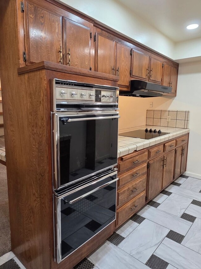 Building Photo - 3824 Christmas Tree Ln