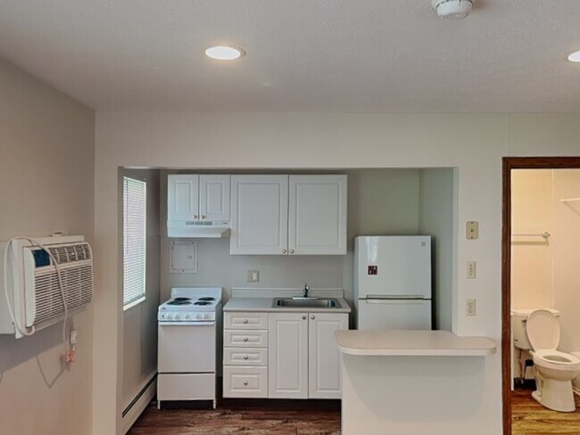Building Photo - 42 E 13th Ave